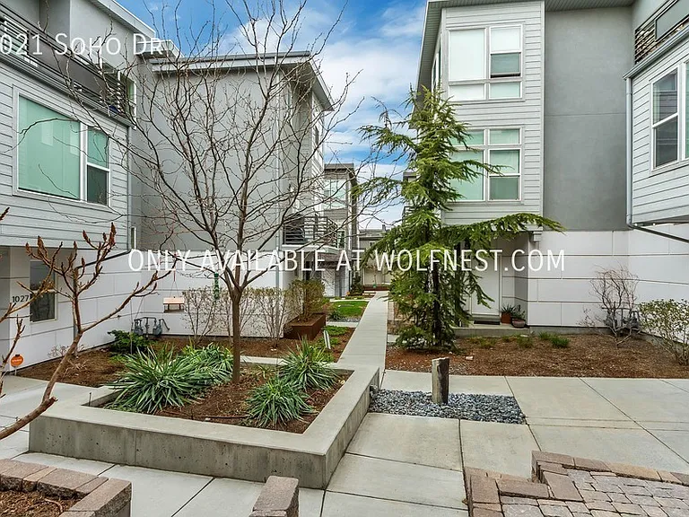 1021 Soho Dr — Photo 36