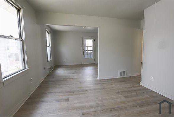 1st image of 1467 Clermont Rd #Up