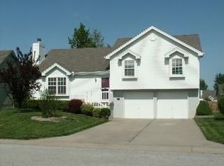 817 NE Aaron Dr, Lees Summit, MO 64086