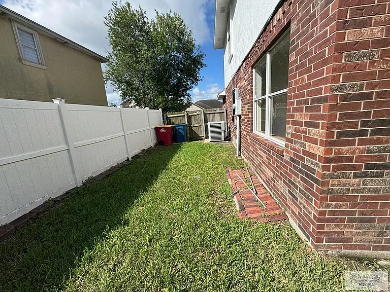 3433 Burgundy Dr — Photo 13