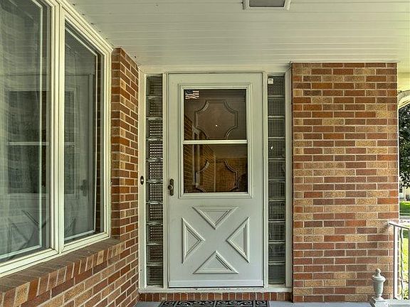 4th image of 402 Meadow Cir