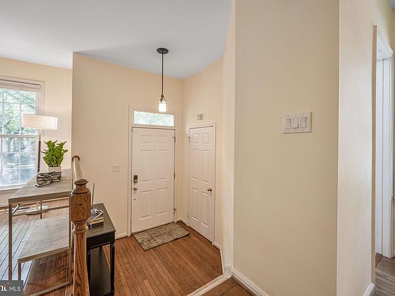 4th image of 6043 Loganwood Dr