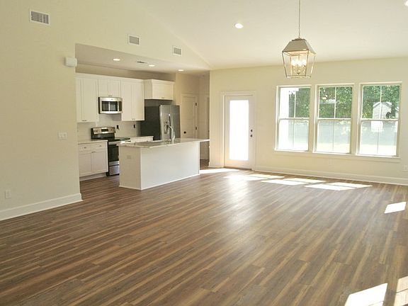 3rd image of 108 Kelon Dr