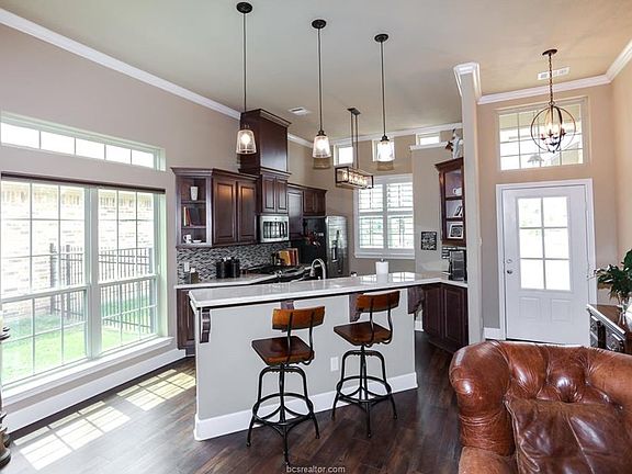 5th image of 1810 Lakeshore Cir