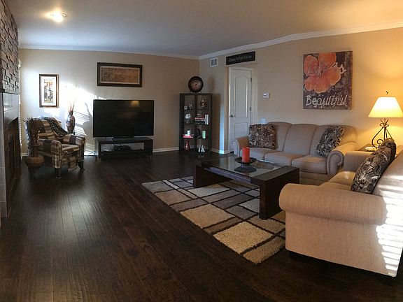 4th image of 662 N Charter Hall Dr
