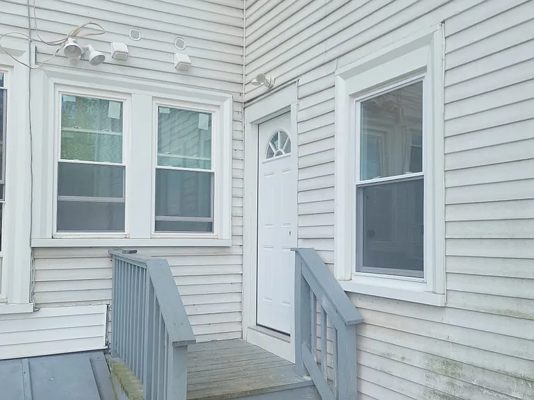 4-6 Avon St #4-2R — Photo 13