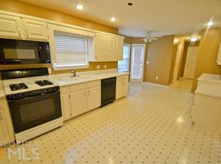 2737 Oak Meadow Ln, Snellville, GA 30078
