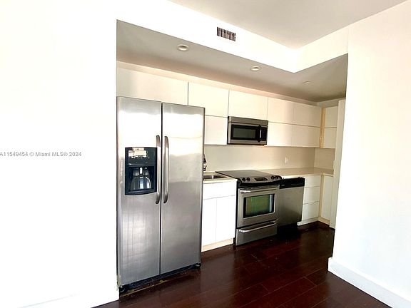 4th image of 737 Jefferson Ave APT 303