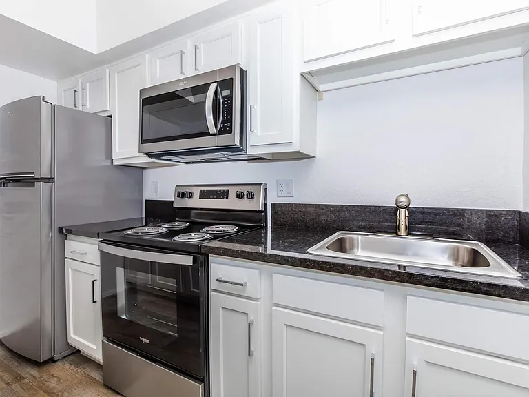 Broadmoor Apartments — Photo 16