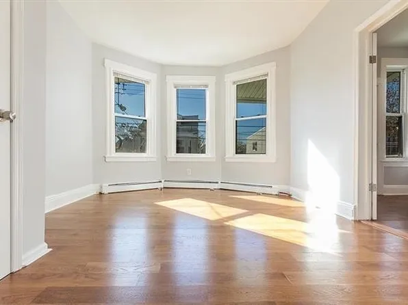 198 Myrtle Avenue image 9 of 24