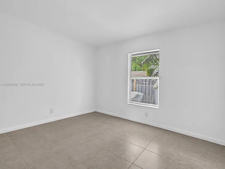 241 NW 40th St #4 — Photo 5