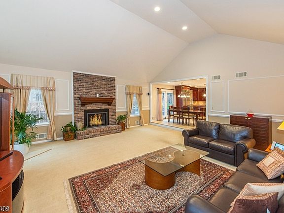 4th image of 4 Summit Lane