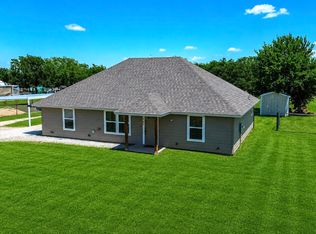 147 Brown Ln, Poolville, TX 76487