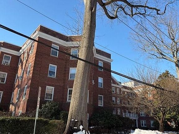 3rd image of 90 Knightsbridge Rd