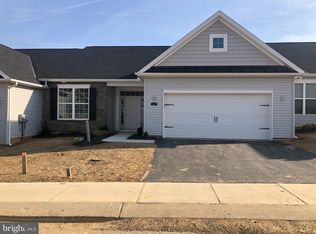 425 Hawthorn Ln #8, Hanover, PA 17331