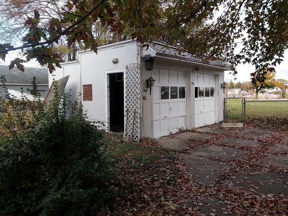 2nd image of 814 Waverly Ave