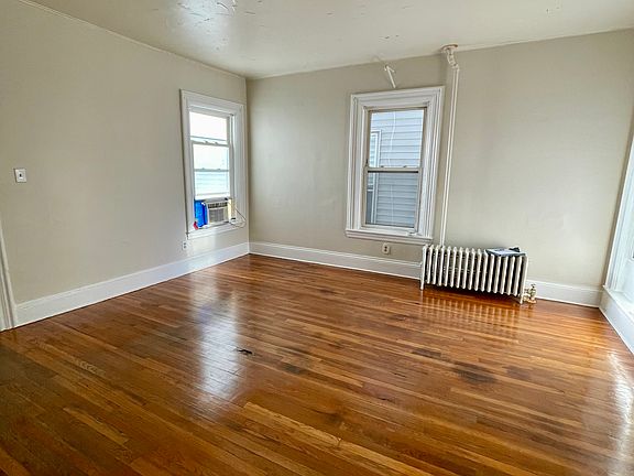 2nd image of 29 Astor St Floor 1