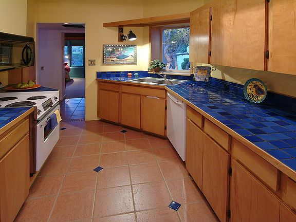 Light and bright kitchen