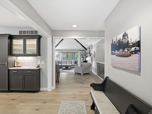 3rd image of 635 Bloor Ln