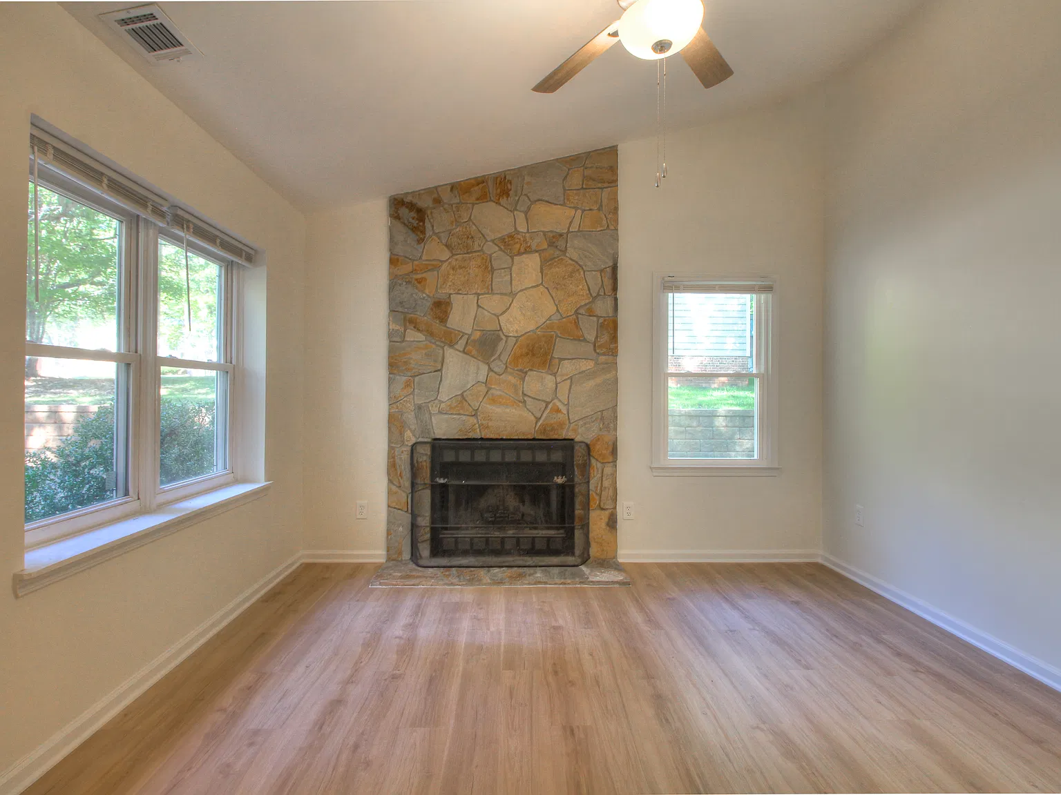 3 bed, 1041 sqft, $1,750 — Photo 4