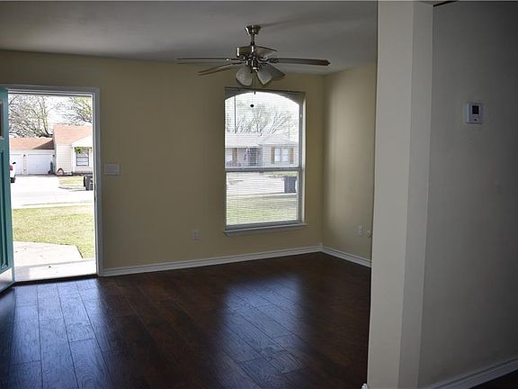 3rd image of 3836 Winfield Ave