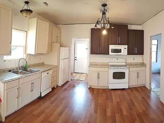 Kitchen & Dining Room 