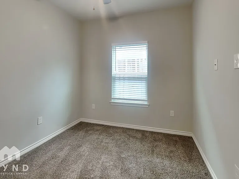 16855 Balmoral — Photo 10