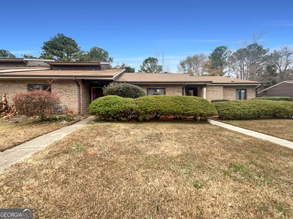 1467 Stoneleigh Cir, Stone Mountain, GA 30088