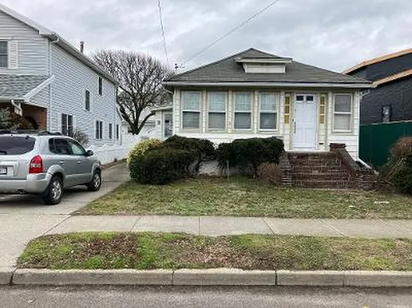 318 147th Bch, Rockaway Park, NY 11694