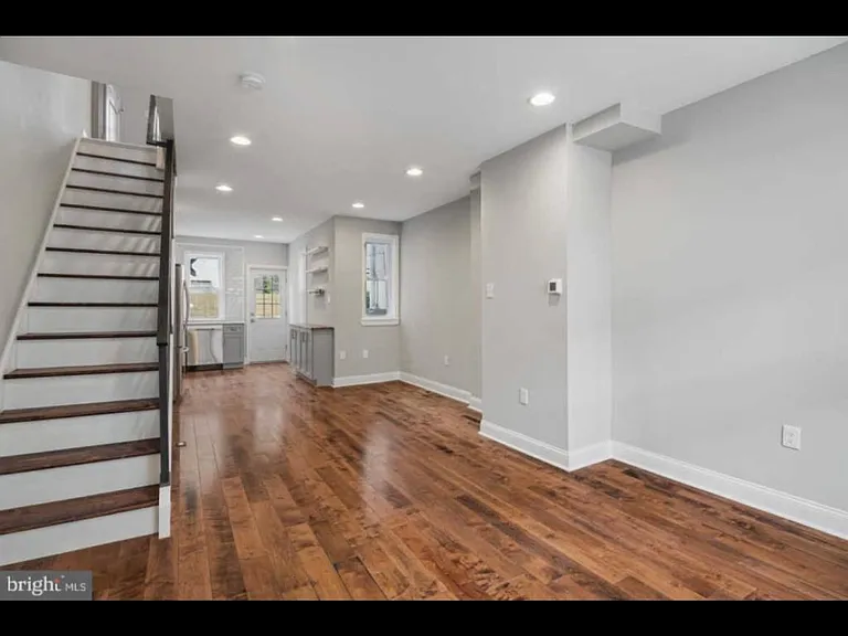1439 S Etting St — Photo 2