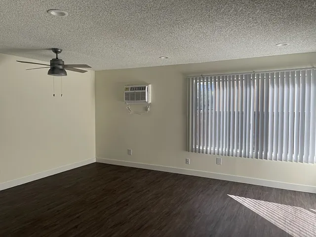 5345 Sepulveda Boulevard — Photo 28