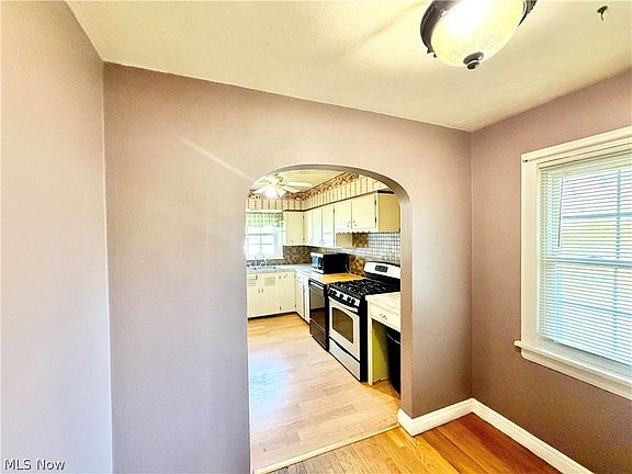 4th image of 2770 Park Dr