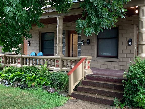 2nd image of 934 Wealthy St SE #A