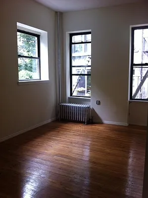 Rented by Lucien Perry | media 34