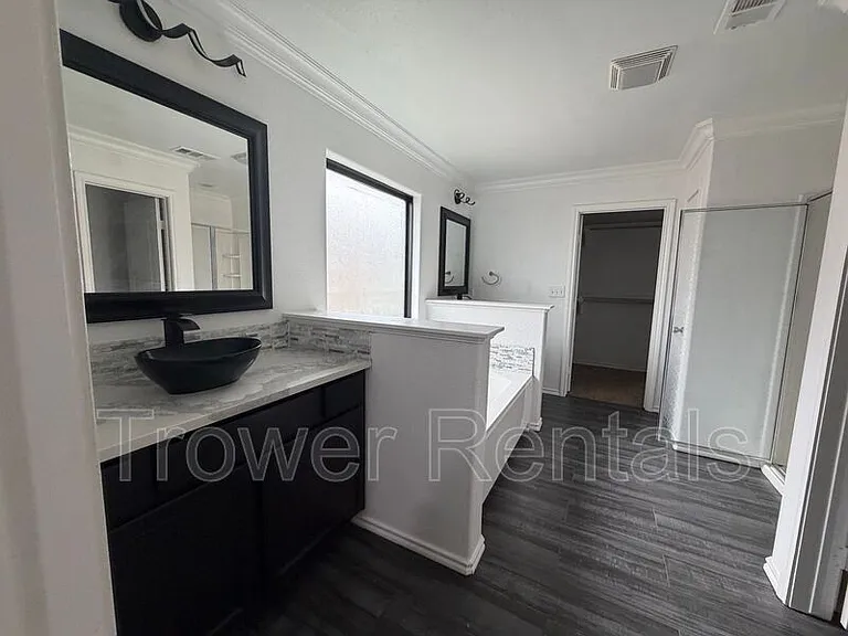 9804 Sagebrush Ave — Photo 12
