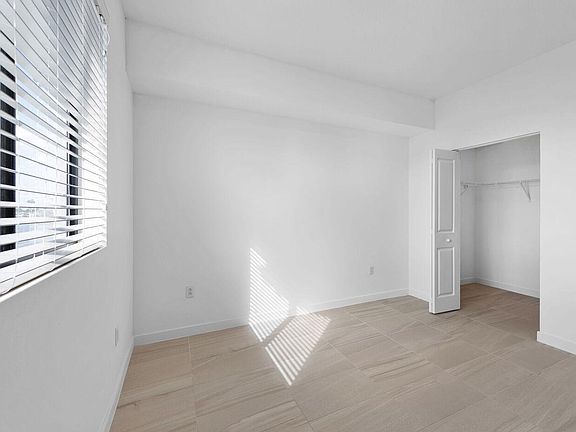 4th image of 418 NW 207th St Floor 101