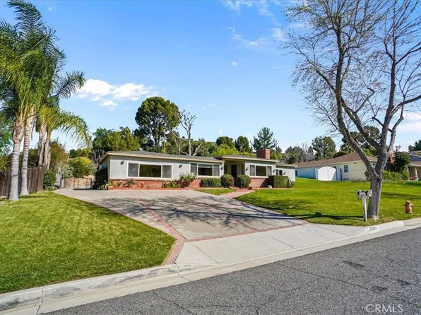 22573 Arriba Dr, Santa Clarita, CA 91350