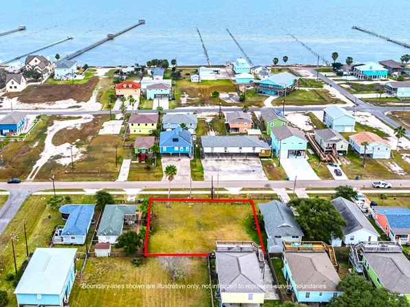 1319 S Live Oak St, Rockport, TX 78382