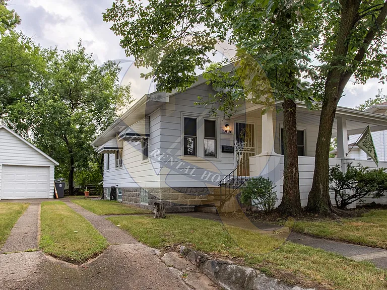 1919 Cartier St — Photo 2