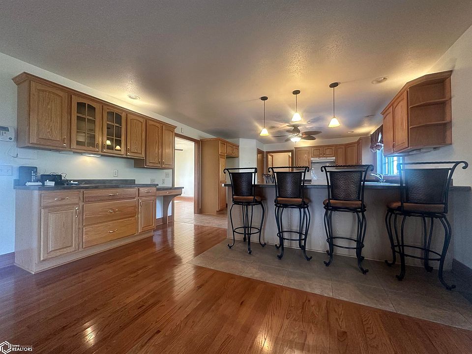 303 S Oak St, Winfield, IA 52659 Zillow