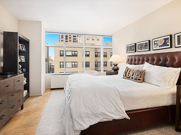 4th image of 160 W 66th St APT 19B