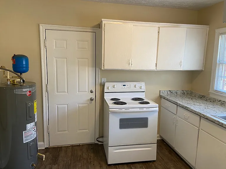 1414 Foye Ave — Photo 6