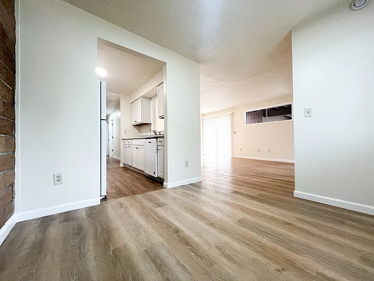 4195 Bristol Ct — Photo 6