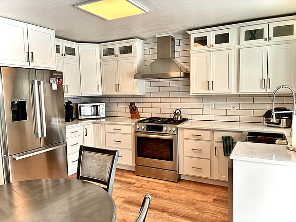 2nd image of 2135 Partridge Point Rd N