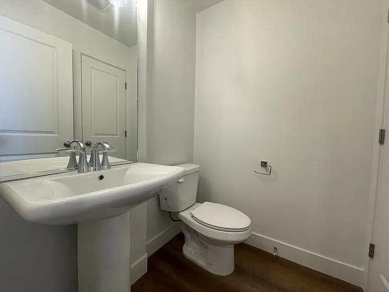 535 W 2530 N #19 — Photo 6