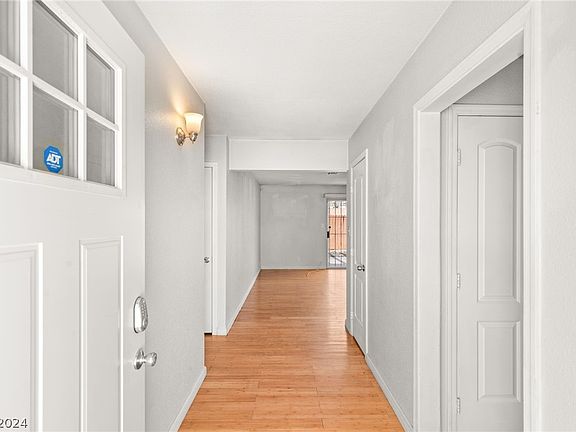 4th image of 5136 Mountain View Dr