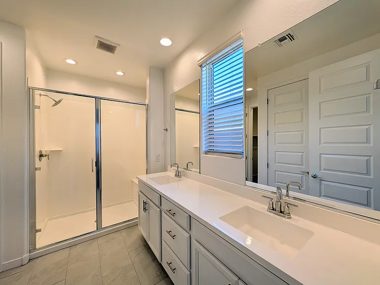 9509 W Sells Dr — Photo 11