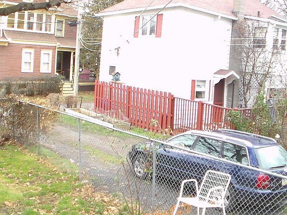 5th image of 631 Carey Ave