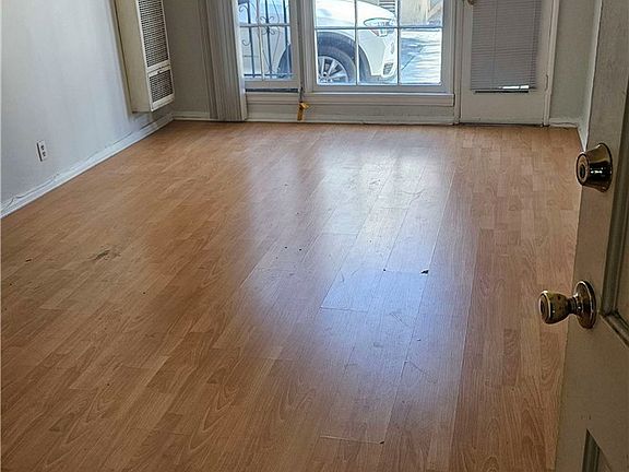 2nd image of 209 S Reeves Dr