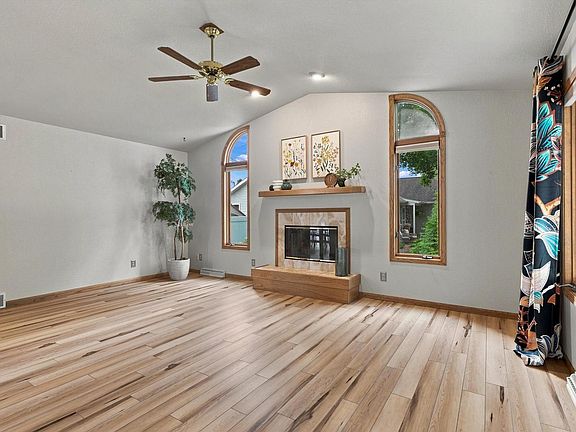 4th image of 4703 Broadway STREET
